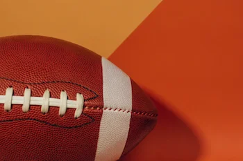 Monoplaza de Fórmula 1 recorriendo circuito de Barcelona